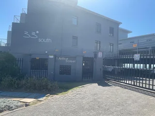 Modern Three Bedroom Apartment with Ocean Proximity – 33 Degrees South 21