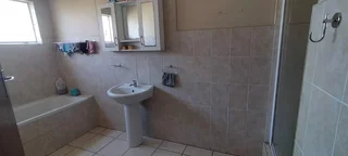 Spacious Room for Rent in Southernwood |Secure Parking |Shared Unit