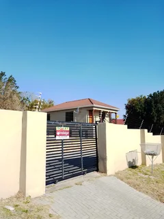 1BR Flat For Rent in Leighton Road, Amalinda |Secure Parking