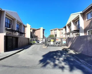 For Rent: Modern 2-Bedroom Flat in Kenwick Close, Braelyn