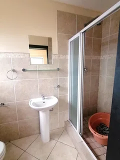 For Rent: Modern 2-Bedroom Flat in Kenwick Close, Braelyn