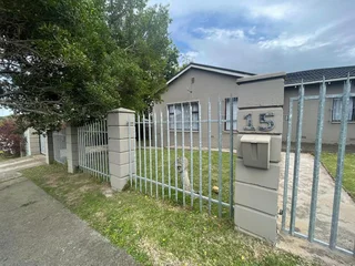 Spacious three-bedroom house in Taylor Road, Cambridge West