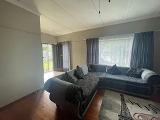 Spacious three-bedroom house in Taylor Road, Cambridge West