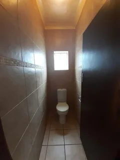 Spacious three-bedroom house in Taylor Road, Cambridge West