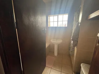 Spacious three-bedroom house in Taylor Road, Cambridge West