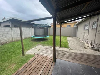 Spacious three-bedroom house in Taylor Road, Cambridge West