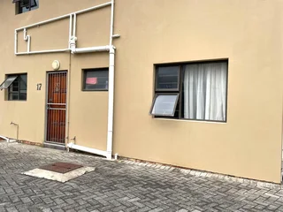 Two Bedroom Flat in Arum Sands, Gonubie |Secure Parking |Convenient |Communal Braai