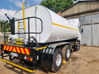 Water Tanker UD 460