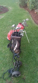 2 Golf sets + pull cart