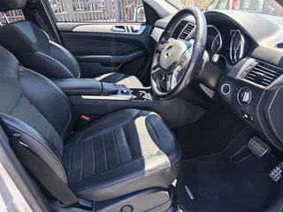 Mercedes-Benz ML 250 BlueTEC 4MATIC with 251332km available now!