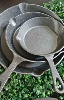 Cast iron frying pan