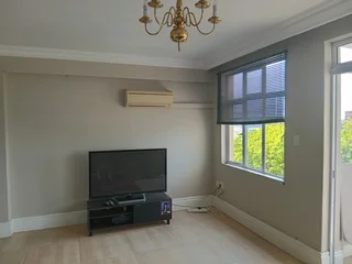Beautiful 2.5 Bedroom Renovated, Furnished Flat, Innes Road, Morningside