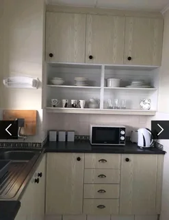 Spacious 2.5 Bedroom Fully Furnished Flat, Morningside