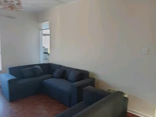 Spacious 2.5 Bedroom Fully Furnished Flat, Morningside