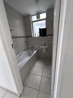 Modern 3 Bedrokm Pet Friendly Duplex, Newhaven road, Upper Glenwood