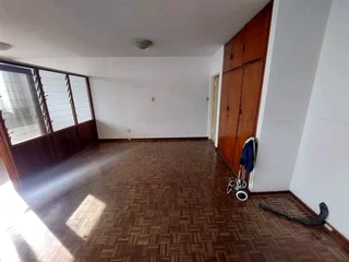 Large Bachelor Flat, Kensington, Morningside