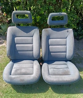 2 x Front Car Seats