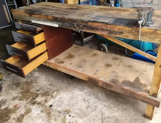 Solid Work Bench With Drawers&amp;Vice