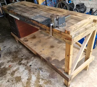Solid Work Bench With Drawers&amp;Vice