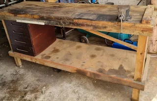 Solid Work Bench With Drawers&amp;Vice