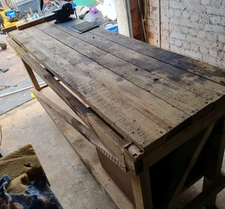 Solid Work Bench With Drawers&amp;Vice