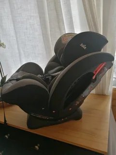 JOIE STAGES CAR SEAT WITH NEW BORN INSERT