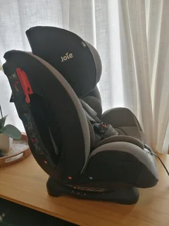 JOIE STAGES CAR SEAT WITH NEW BORN INSERT