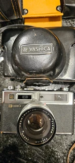 Big price DROP only 650,00 for all : 2camers ,tripod,super cool photografer leather bag,