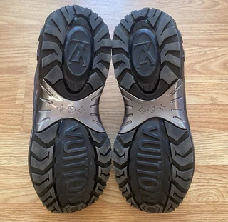 Louis Vuitton Discovery Laced up Sneaker