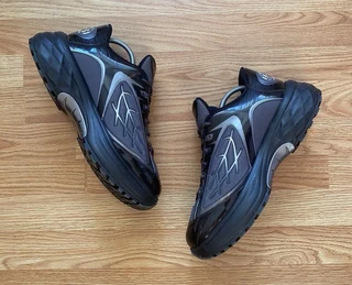 Louis Vuitton Discovery Laced up Sneaker