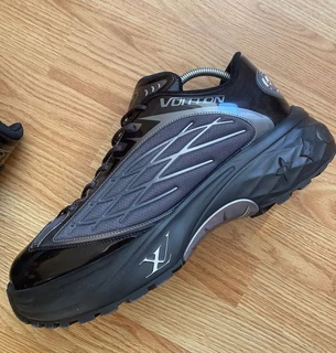 Louis Vuitton Discovery Laced up Sneaker