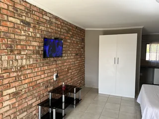 Bachelors studio up for rental at Ferndale Randburg