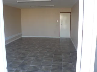 252 sqm Factory / Warehouse with 5 parking bays TO LET in Saxenburg Park 2