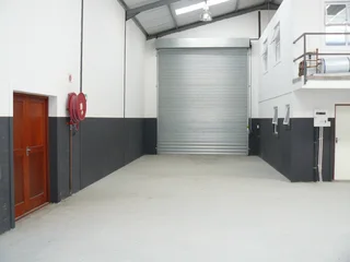 252 sqm Factory / Warehouse with 5 parking bays TO LET in Saxenburg Park 2
