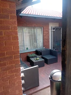 2/3/4 Bed Unit To Let/ Garden Cottage 2 x Ensuite Bedrooms