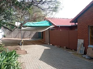 2/3/4 Bed Unit To Let/ Garden Cottage 2 x Ensuite Bedrooms