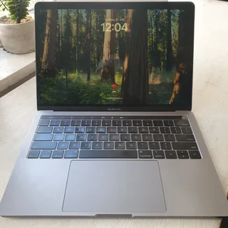 Refurbished Macbook Pro/ Touchbar 13.3 -mid 2019