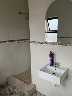 Big Room Available for Rent in quiet Area of Par