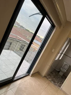 Big Room Available for Rent in quiet Area of Par