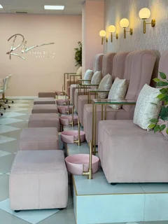 Qualified Nail Techncians Needed