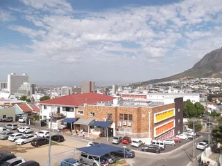 Tamboerskloof, oversized 1 bed flat, balcony, osp (Hillpark)