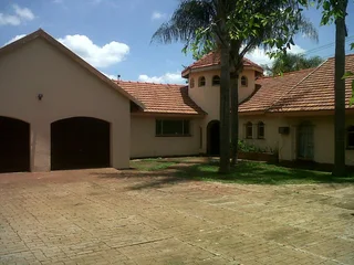 4 Bedroom House to Rent in Honingnestkrans AH