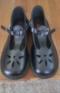 Brand new Buccaneer size 7 Girls shoes for sale R320