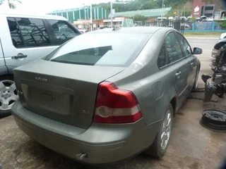 Volvo S40 2.4i Manual B52445 - 2006 SPARESBOYZ STRIPPING FOR SPARES