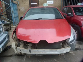 Renault Clio Iv 900t Manual H4b - 2015 Sparesboyz Stripping For Spares