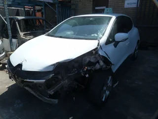 2015 Renault Clio IV 900T Manual H4BB -  SPARESBOYZ STRIPPING FOR SPARES