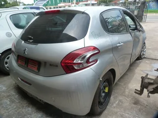Peugeot 208 1.2 Manual 10B - 2014 SPARESBOYZ STRIPPING FOR SPARES