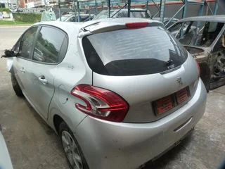 Peugeot 208 1.2 Manual 10B - 2014 SPARESBOYZ STRIPPING FOR SPARES