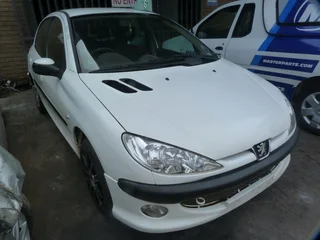 Peugeot 206 1.4 HDI Diesel 10FD - 2006 SPARESBOYZ STRIPPING FOR SPARES