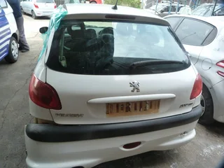 Peugeot 206 1.4 HDI Diesel 10FD - 2006 SPARESBOYZ STRIPPING FOR SPARES